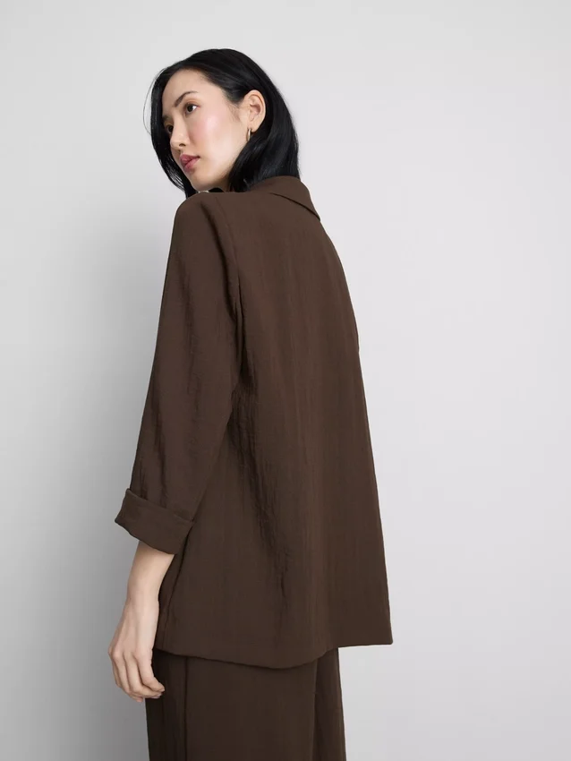 Blazer med struktur og skrå revers