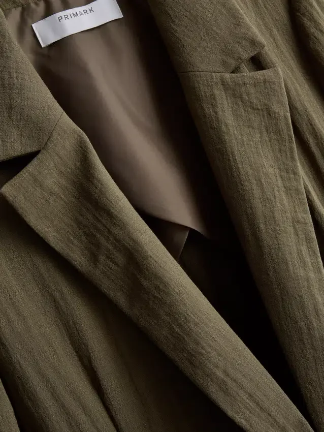 Blazer med struktur og skrå revers