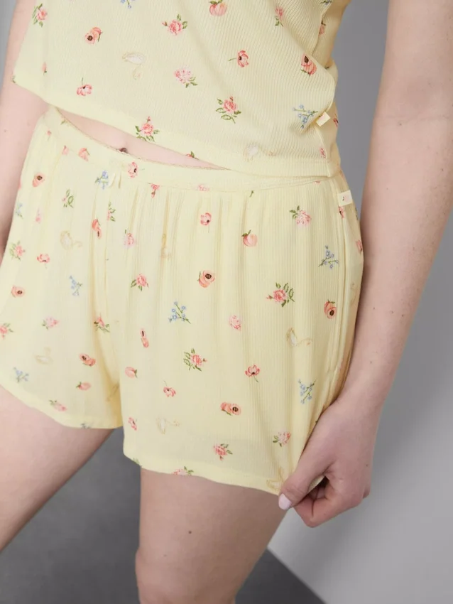 Blomsterprintede, ribstrikkede Pyjamasser