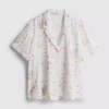 Blomstret pyjamaskjorte med korte ærmer