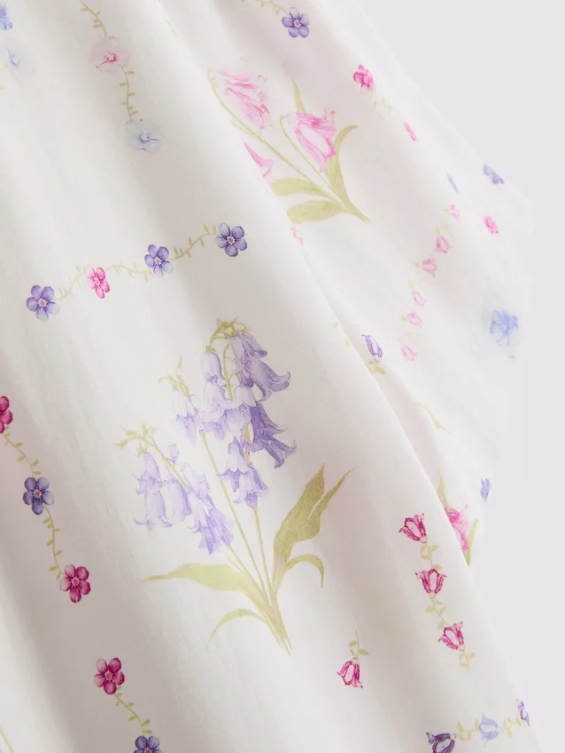 Blomstret pyjamaskjorte med korte ærmer