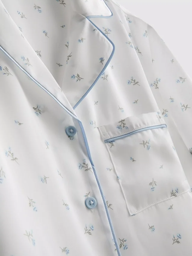 Blomstret satin-pyjamasser i boyfriend-stil