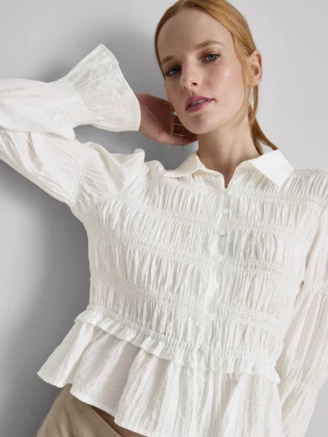 Bluse med rynket peplum-kant