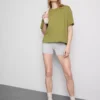 Boksformet bomuldst-shirt med rund hals
