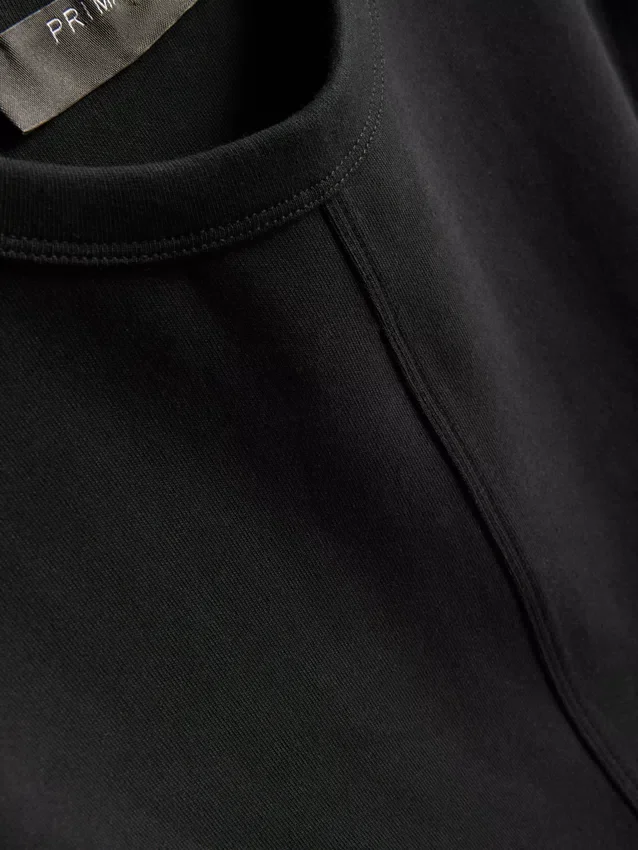 Boksformet T-shirt med sømdetaljer i bomuldsrigt materiale