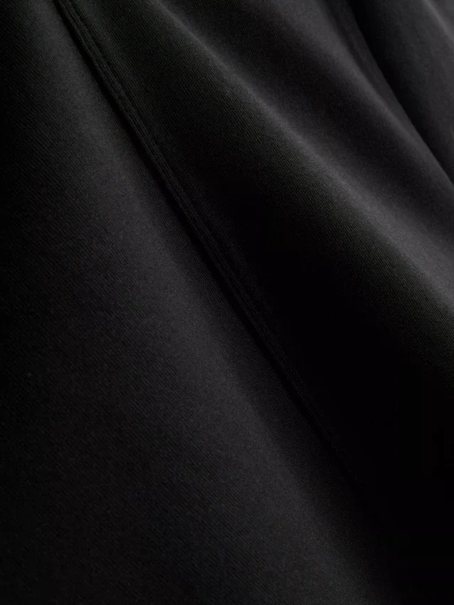 Boksformet T-shirt med sømdetaljer i bomuldsrigt materiale