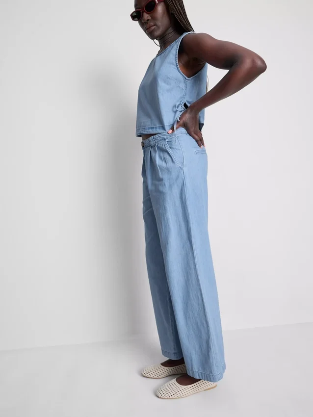 Bredbenede jeans i plisseret bomuldsdenim