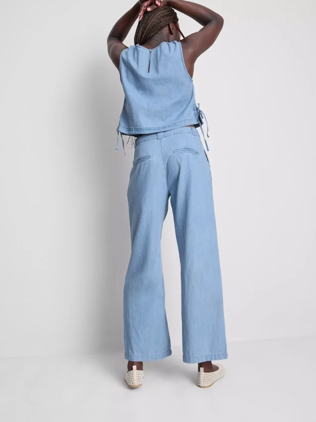 Bredbenede jeans i plisseret bomuldsdenim