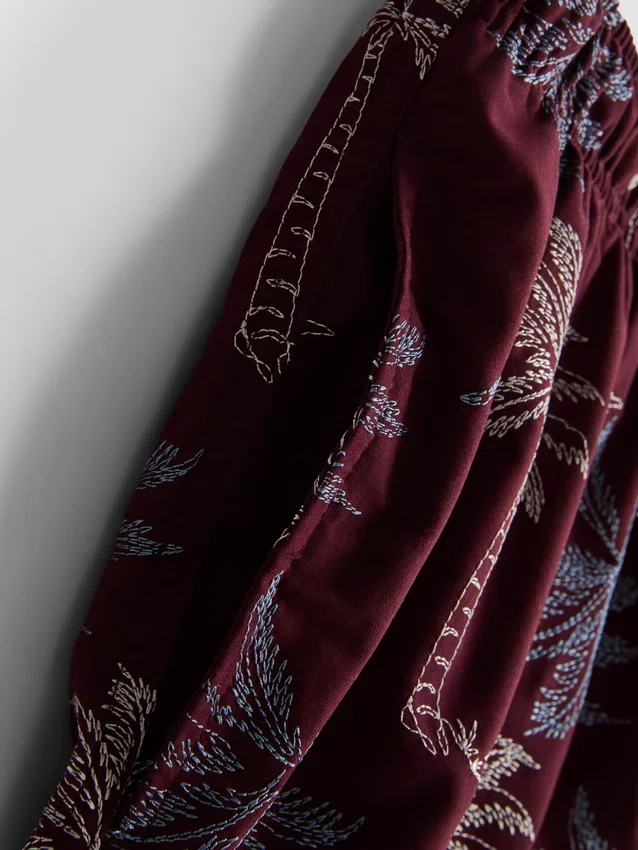 Broderede shorts med palmetræer