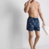 Broderede sol-shorts