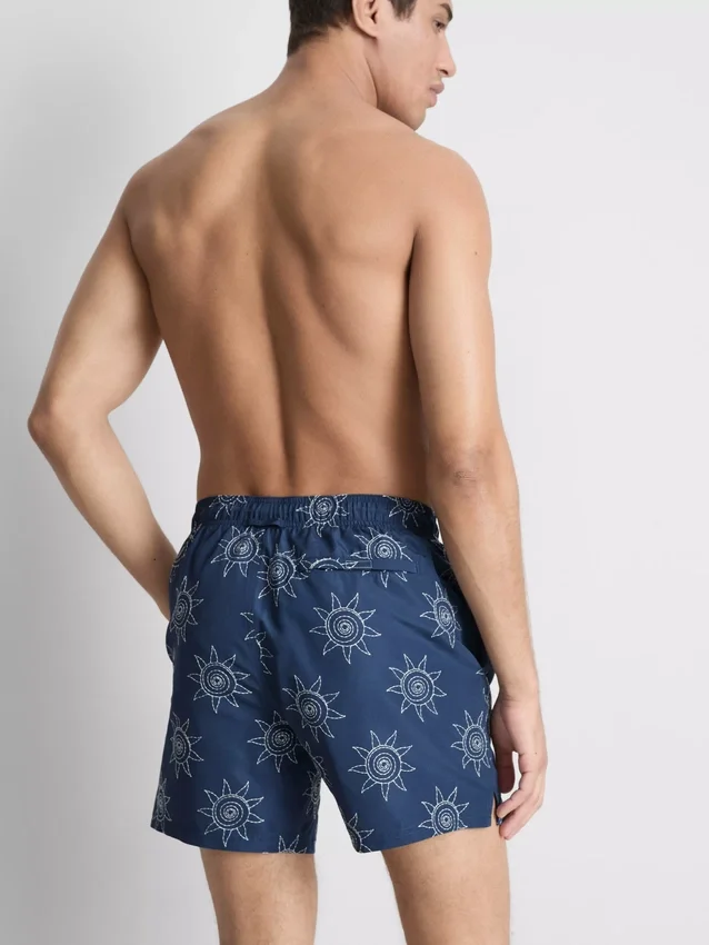 Broderede sol-shorts