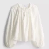 Broderet bluse med ballonærmer