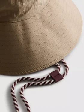 Buckethat med hagebånd