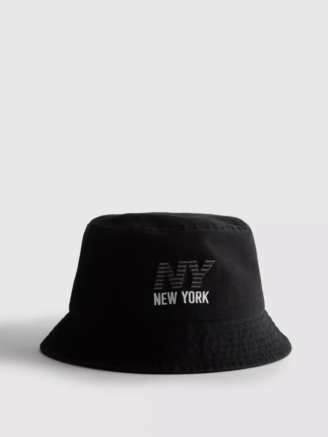 Buckethat med New York-logo