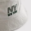 Buckethat med New York-logo