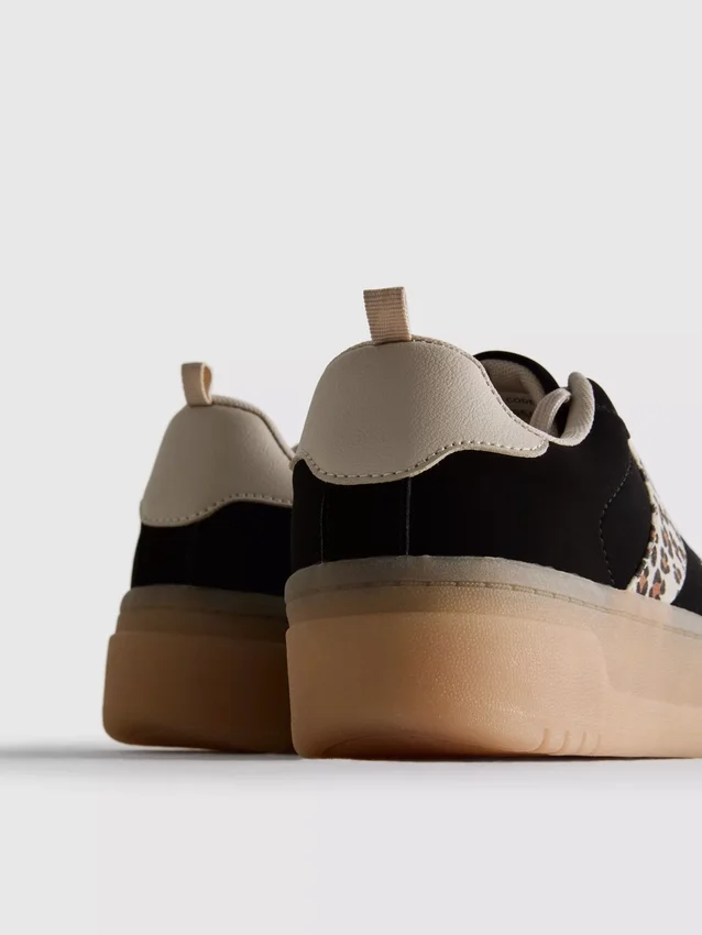 Chunky sneakers med leopardmønster og gummisål