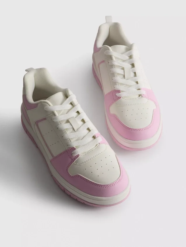 Court-sneakers med farveblokke