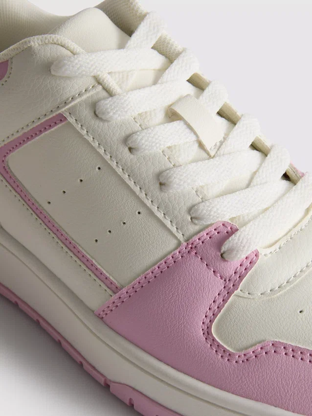 Court-sneakers med farveblokke