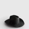 Cowboyhat i strå med kant