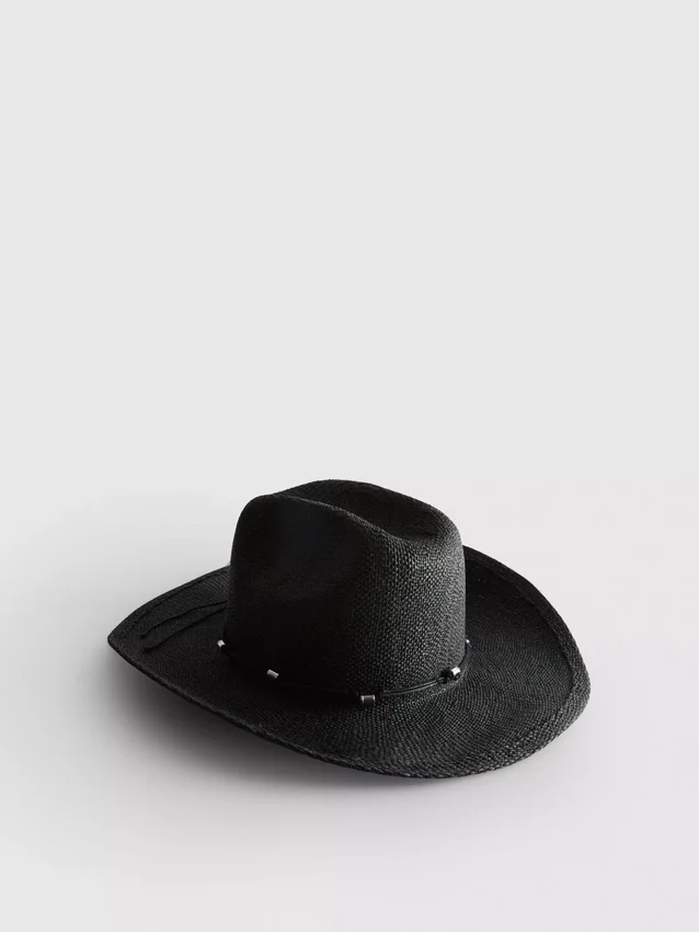 Cowboyhat i strå med kant