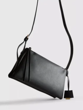 Crossbody-taske med dobbelt indsnit
