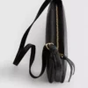 Crossbody-taske med dobbelt indsnit