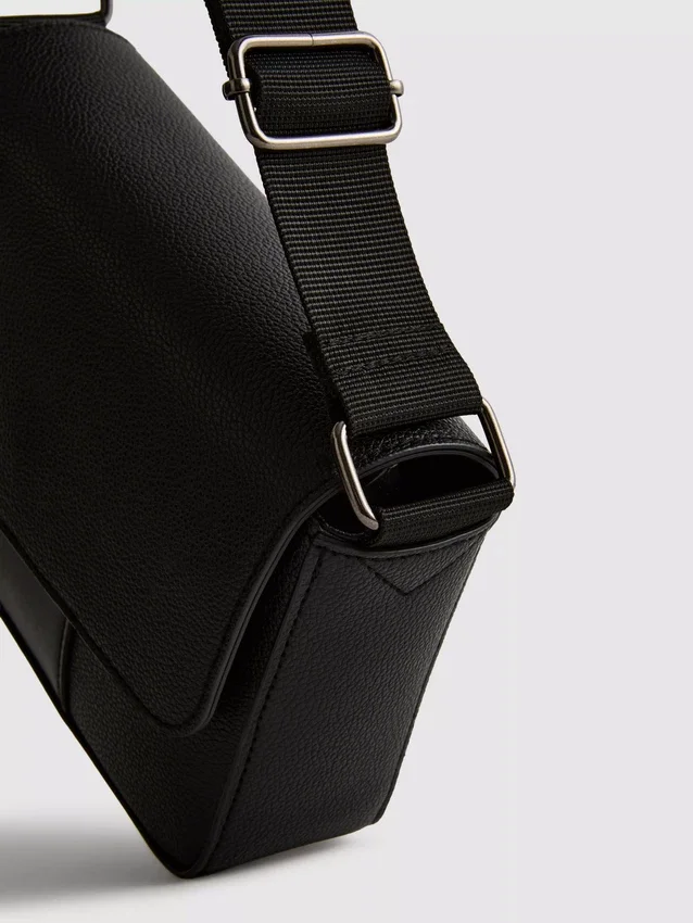 Crossbody-taske med klap