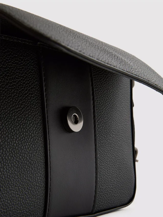 Crossbody-taske med klap