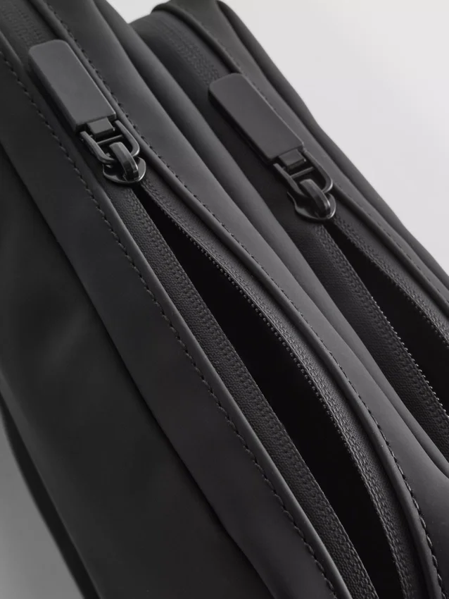 Crossbody-taske med lynlås