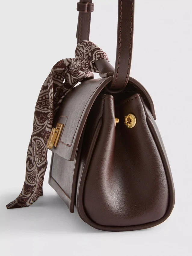 Crossbody-taske med tørklædedetaljer