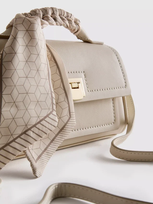 Crossbody-taske med tørklædedetaljer