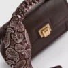 Crossbody-taske med tørklædedetaljer