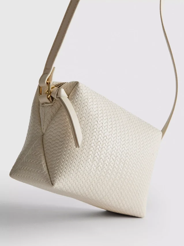 Crossbody-taske med vævet effekt