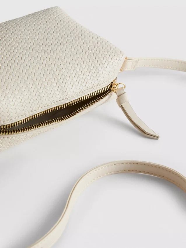 Crossbody-taske med vævet effekt