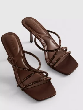 Dekorerede sandaler med remme og hæl