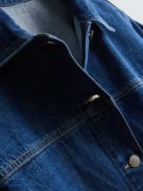Denimjakke med påsyet lomme i bomuld