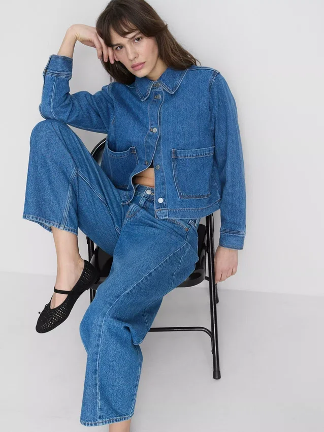 Denimjakke med påsyet lomme i bomuld