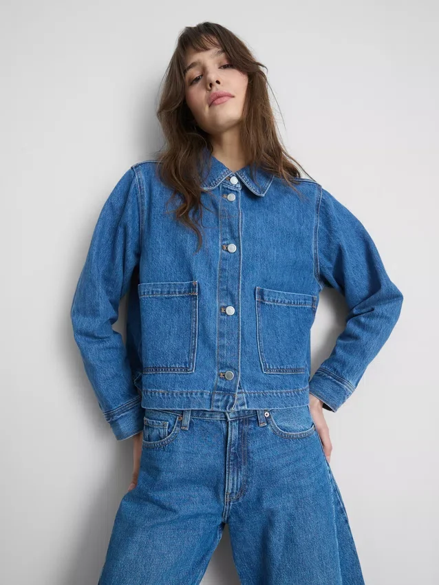 Denimjakke med påsyet lomme i bomuld