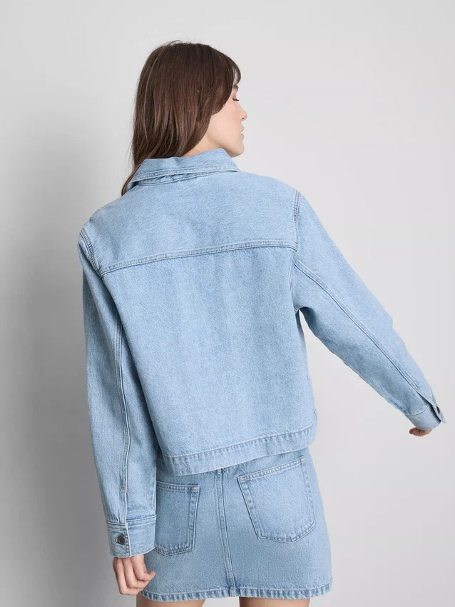 Denimjakke med påsyet lomme i bomuld