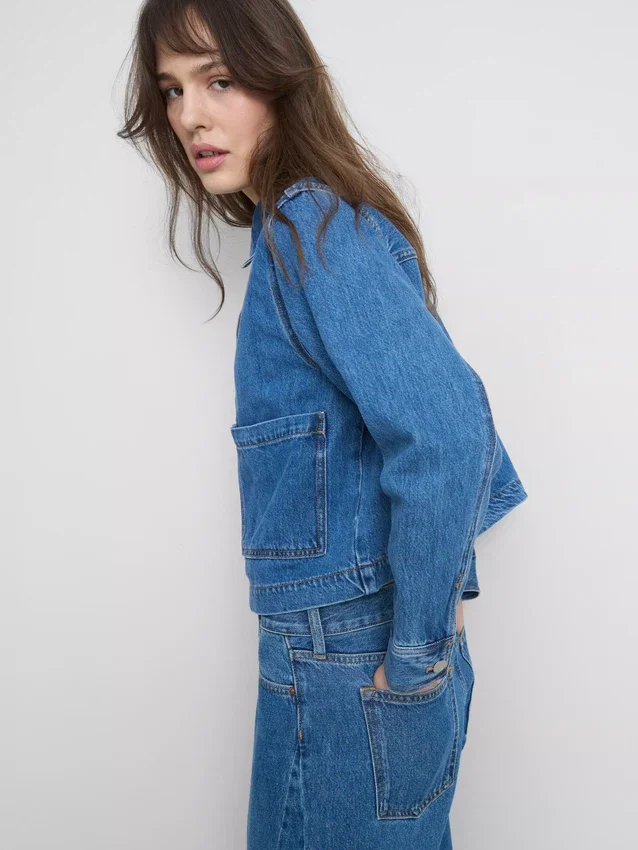 Denimjakke med påsyet lomme i bomuld