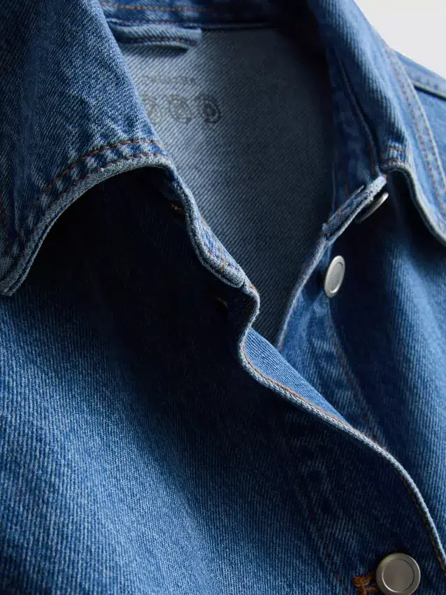 Denimjakke med påsyet lomme i bomuld