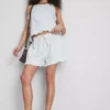 Denimshorts med flæser i bunden