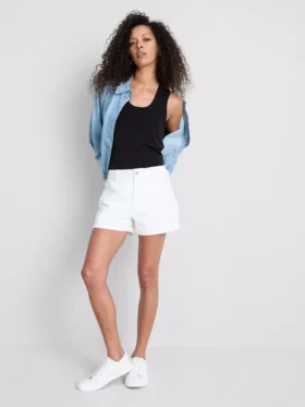 Denimshorts med mellemhøj talje og opsmøg