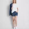 Denimshorts med mellemhøj talje og opsmøg