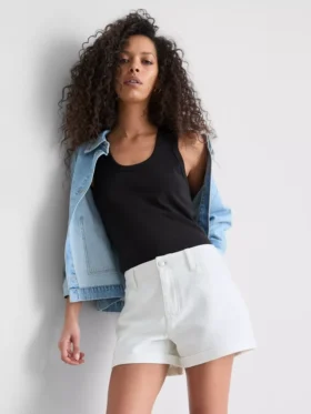 Denimshorts med mellemhøj talje og opsmøg