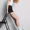 Denimshorts med mellemhøj talje og opsmøg