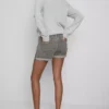 Denimshorts med mellemhøj talje og opsmøg