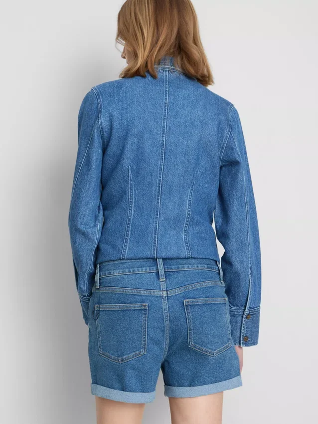 Denimshorts med mellemhøj talje og opsmøg