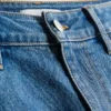 Denimshorts med mellemhøj talje og opsmøg