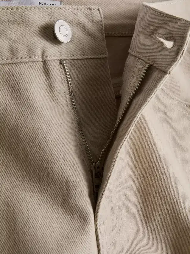 Denimshorts med mellemhøj talje og opsmøg